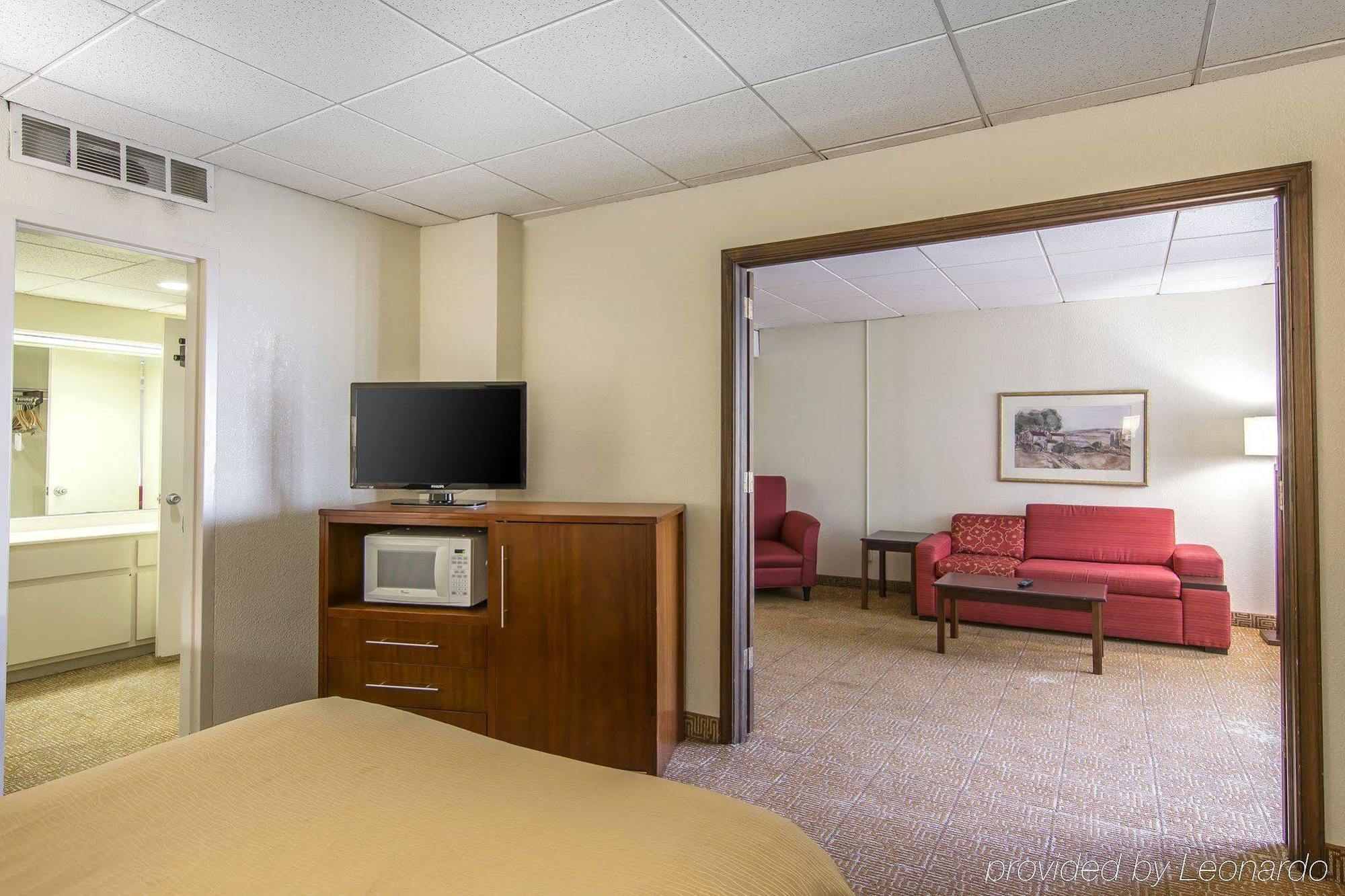 Quality Inn And Suites Conference Center 里士满 外观 照片