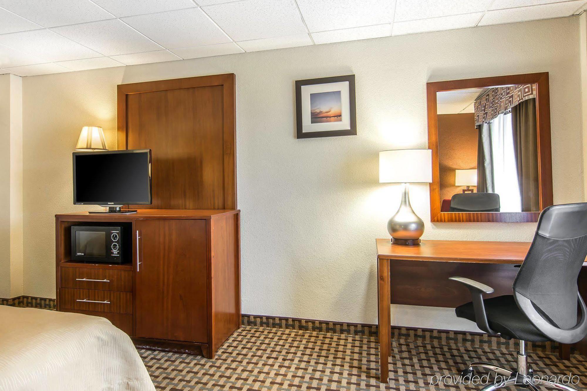 Quality Inn And Suites Conference Center 里士满 外观 照片